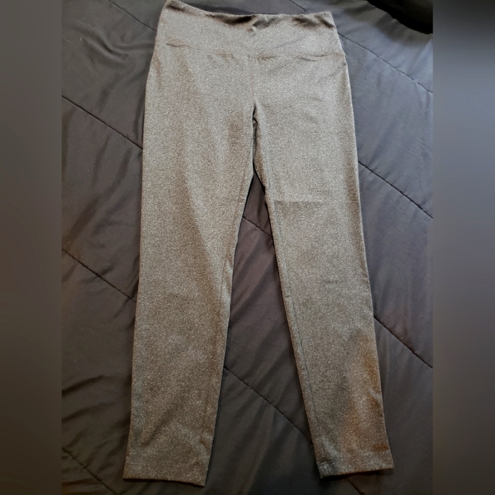 VOGO • Capri 7/8 Leggings • medium